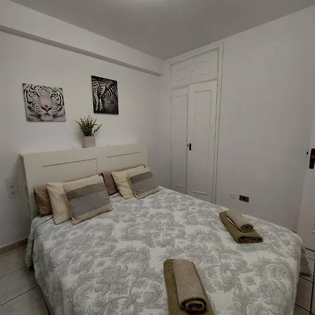 Cozy Apartment, Heated Pool 아파트 *
