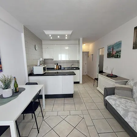 아파트 Cozy Apartment, Heated Pool