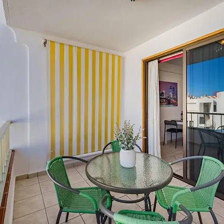 Cozy Apartment, Heated Pool